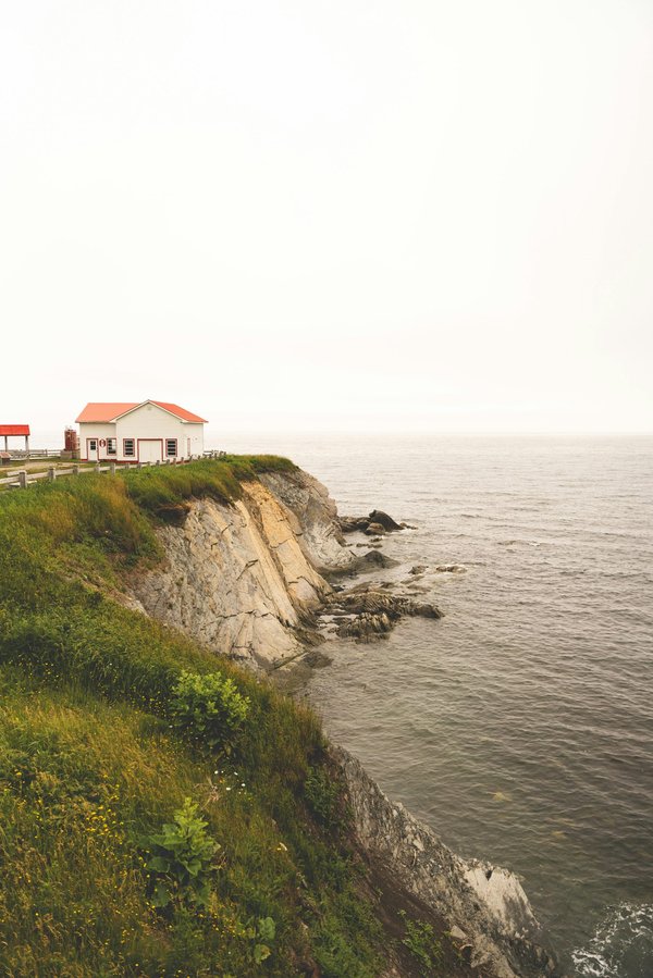 Couvreur à Calais : protégez votre maison des éléments marins